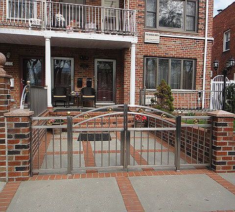 CUSTOM RAILINGS & CONCRETE