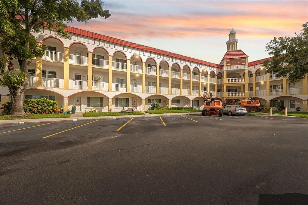 2430 Florentine Way APT 6