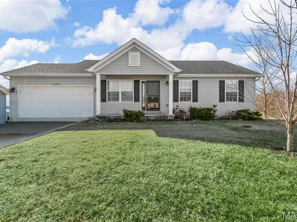 325 Spring Valley Dr, Winfield, MO 63389