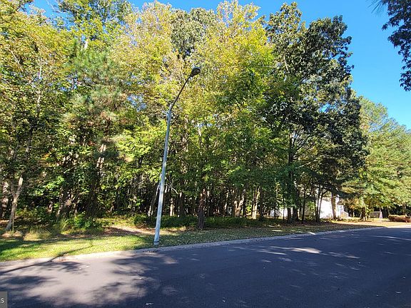 4th image of 34 White Oaks Ln