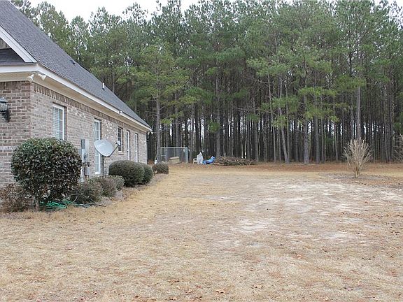 4th image of 20 Pine Grove Ln