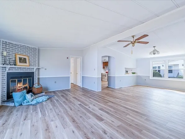 65 Pinehurst Dr, Plymouth, MA 02360