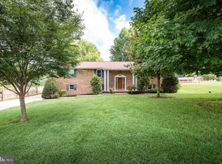 1108 Canterbury Ct, Sykesville, MD 21784