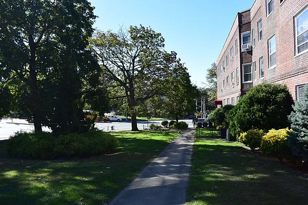 Sold by WRL Realty, LLC | media 10