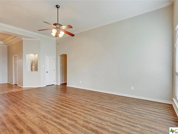 3rd image of 927 Karey Dr
