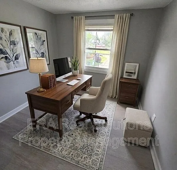 2590 Parkwood Ave #2590 — Photo 4