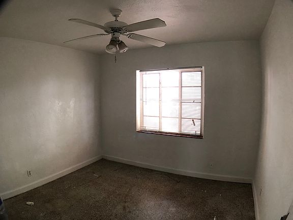 4th image of 407 SE 14th Ct APT 2