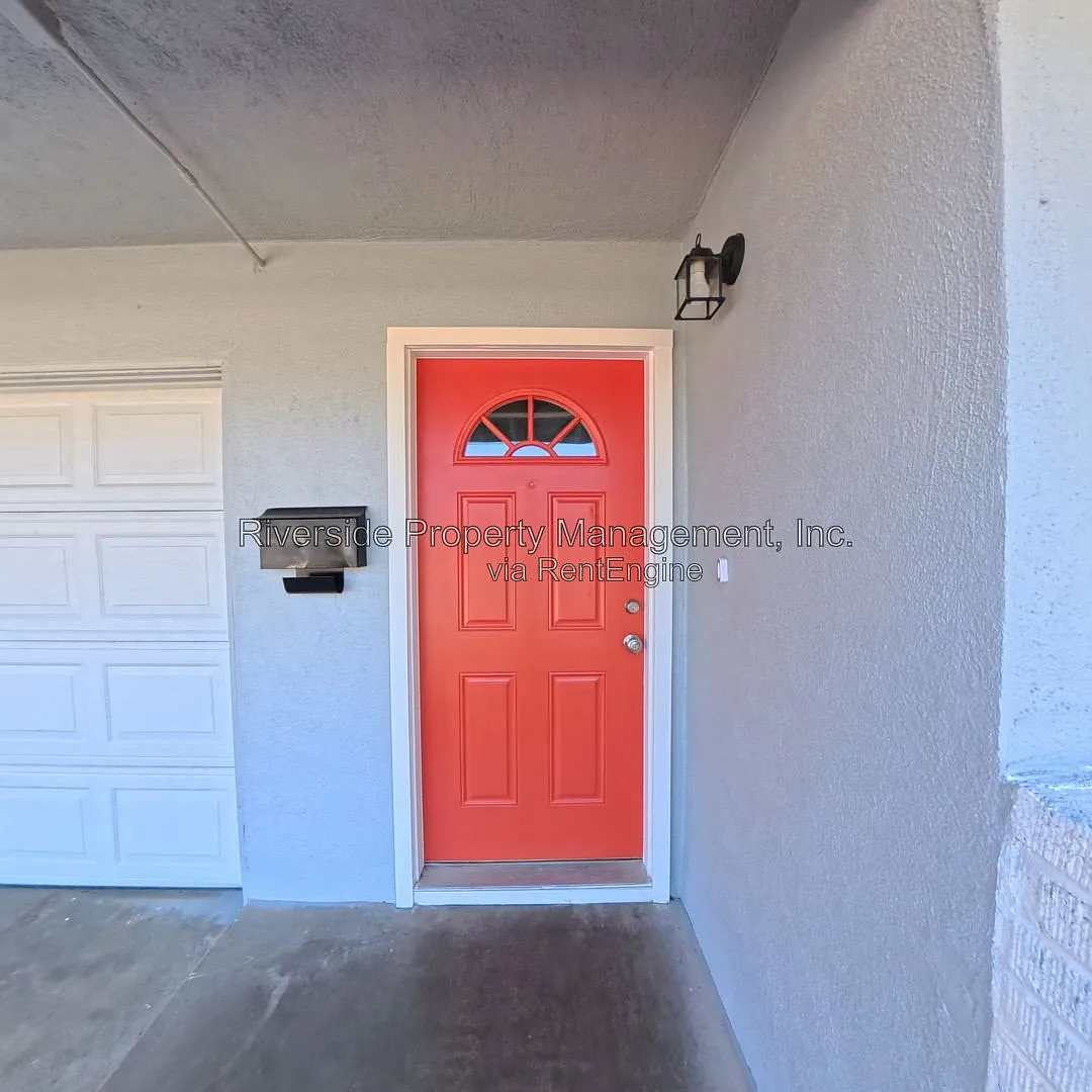 3 bed, 2.0 bath, 1180 sqft, $2,895 — Photo 3