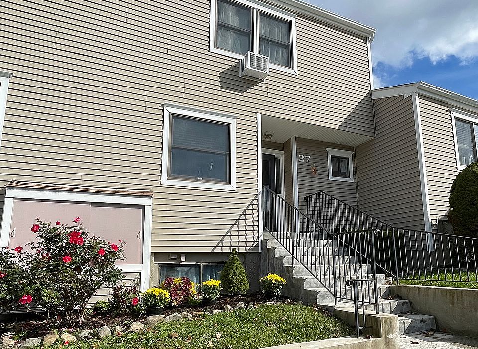 1st image of 27 Brewster Woods Dr