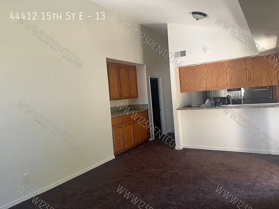 1bd/ 1bth Bonus Loft East Lancaster — Photo 3