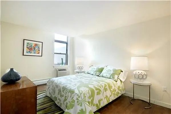 Sold by Warburg | media 10
