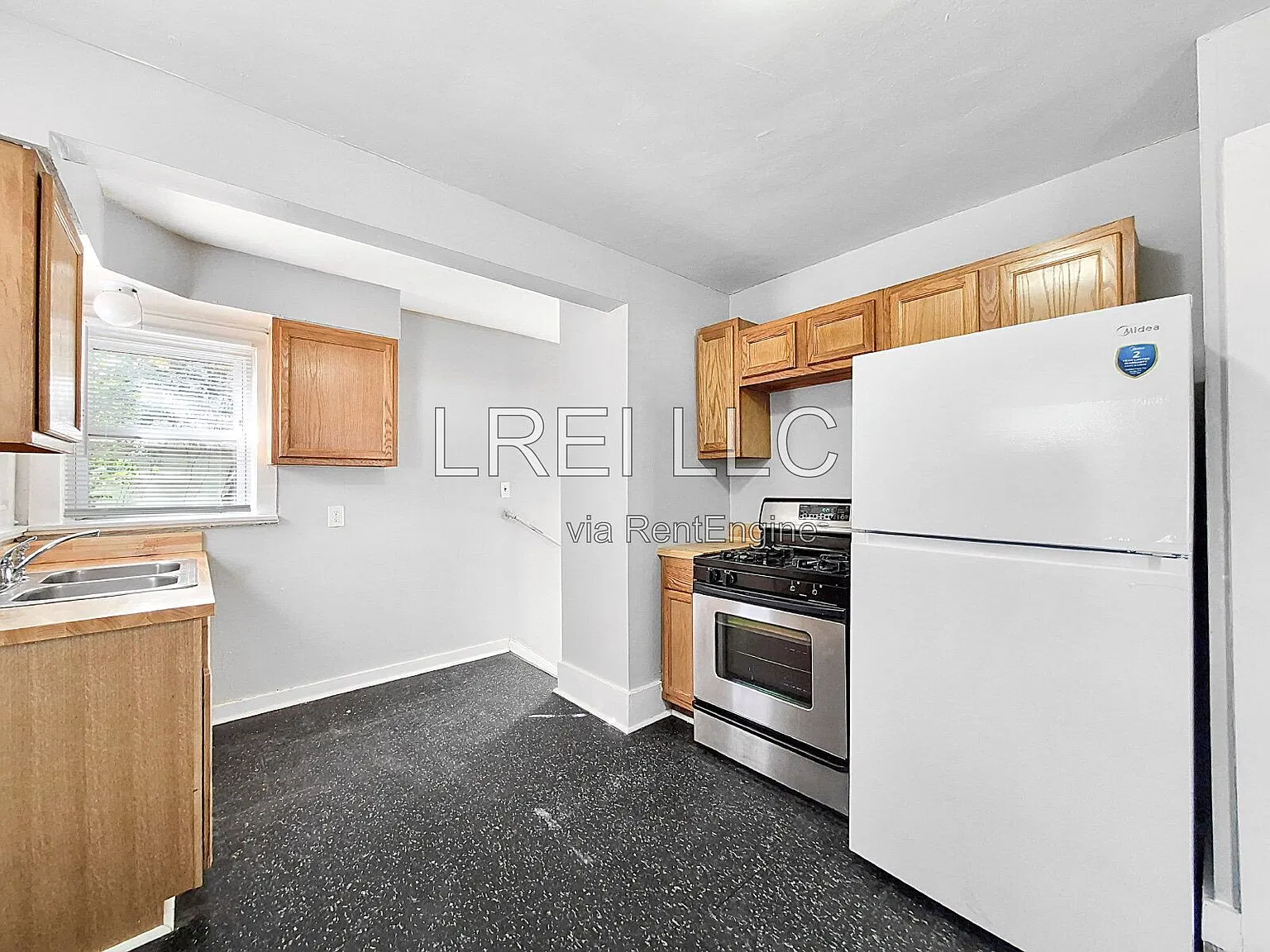 3 bed, 1.0 bath, 1356 sqft, $1,250 — Photo 4