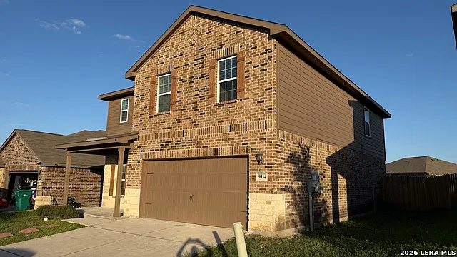 4 bed, 2.5 bath, 2243 sqft, $2,100 — Photo 2