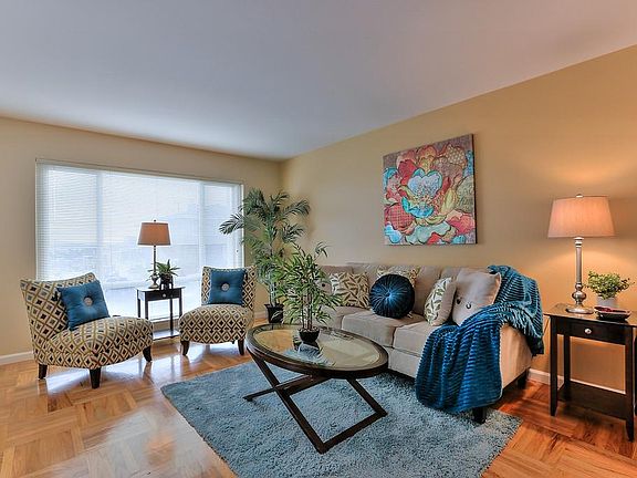 4th image of 424 Lakeshire Dr