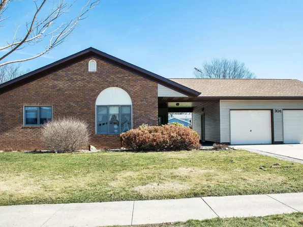 304 24th St NW Unit W, Waverly, IA 50677