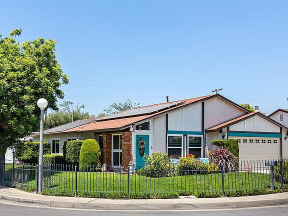 2nd image of 2655 Vista Laguna Ter