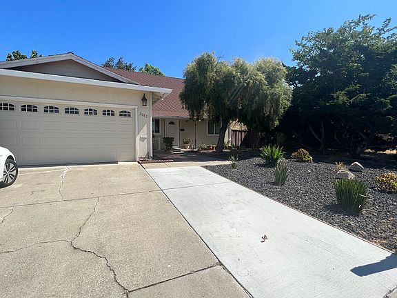 2nd image of 2082 Treewood Ln