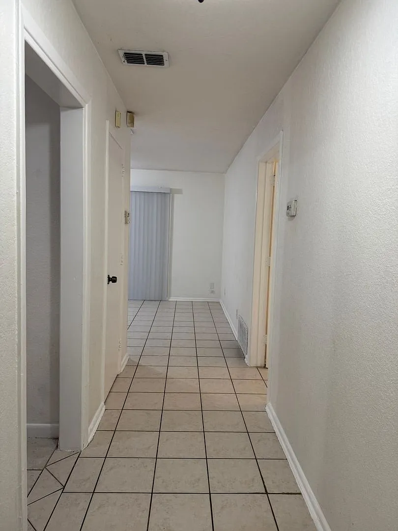 Charming 3 Bedrooms 2 Bathrooms for Lease in 32827 — Photo 2