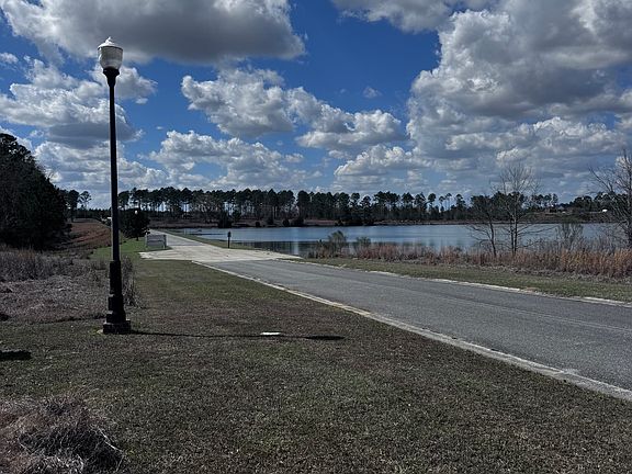 2nd image of 2 Thompson Level Rd