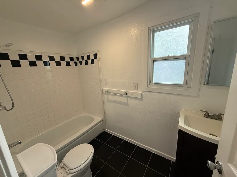 Sextus Rd — Photo 11