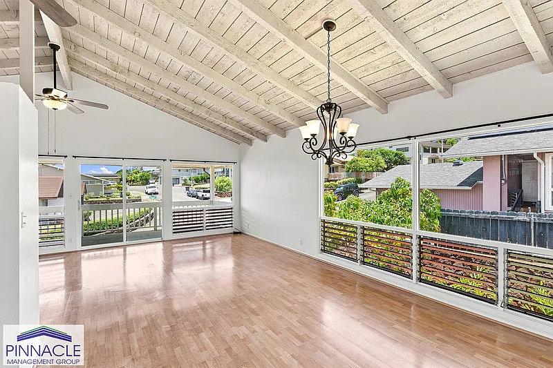 5 bed, 3.0 bath, 2463 sqft, $5,500 — Photo 2