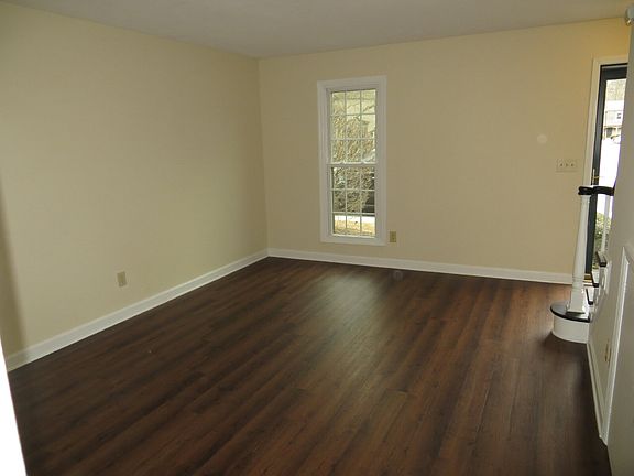 4th image of 3075C Colonial Way