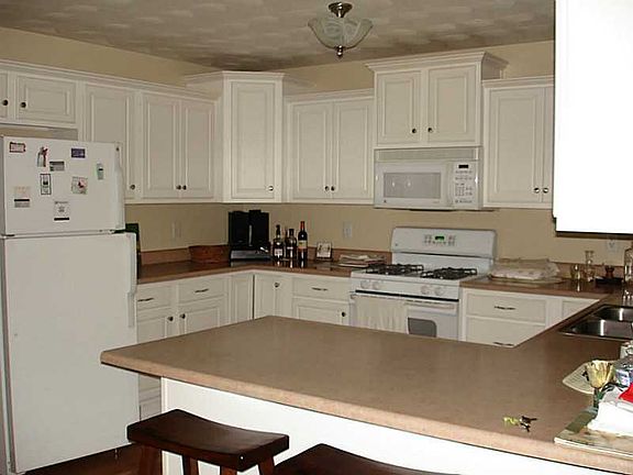 4th image of 1411 Peachtree Ln