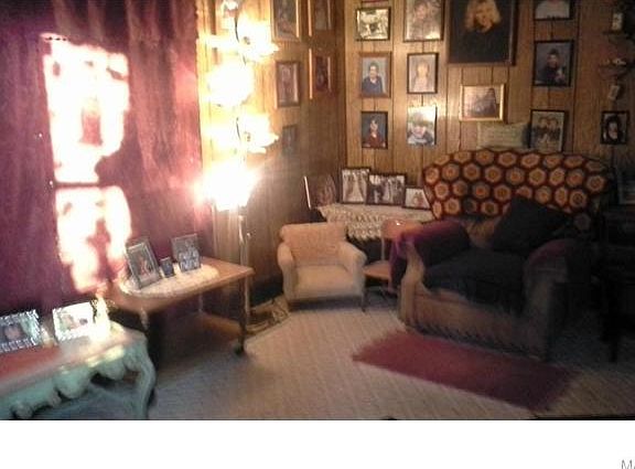 5th image of 701 N Mine St