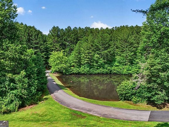 4th image of 24 Twin Lakes Rd