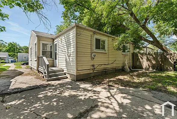 3 bed, 996 sqft, $1,200 — Photo 3