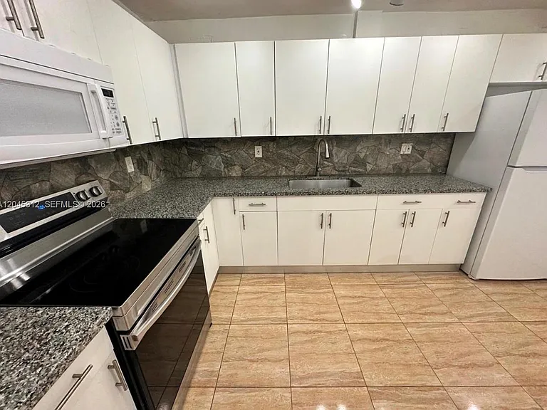 1470 NE 125th Ter #412 — Photo 4