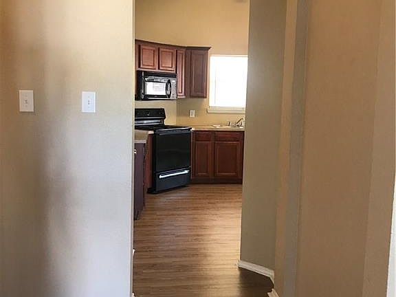 3rd image of 496 Sunrise Cir