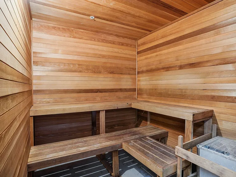 The Summit Apartments — Photo 10