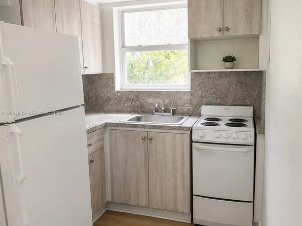 1465 W 28th St APT 4, Hialeah, FL 33010