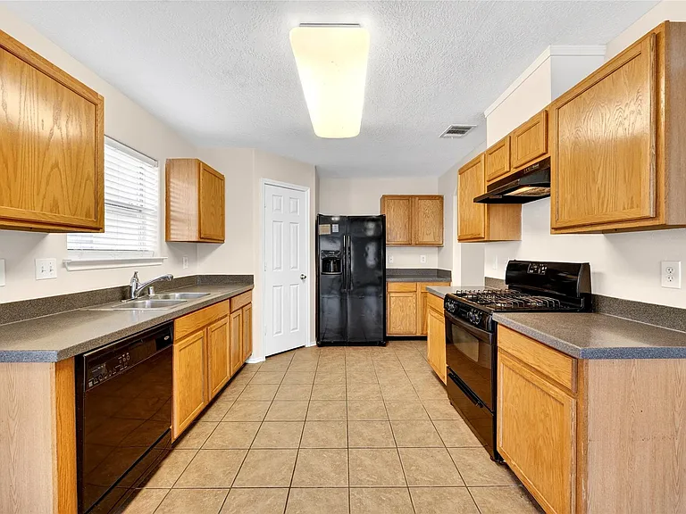 19014 Prairie Bluff Dr — Photo 12