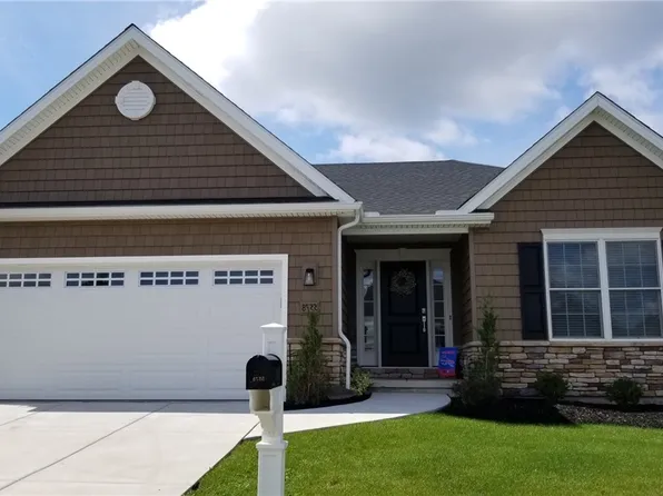 5720 Waterford Ln, Clarence, NY 14031