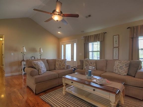 5th image of 428 Lewis Dr