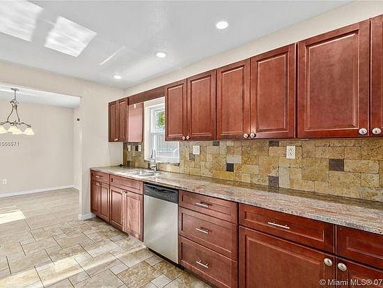 3rd image of 1590 Lawndale Cir