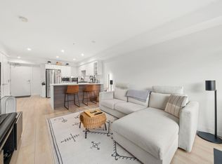 1519 Crown St #402, North Vancouver, BC