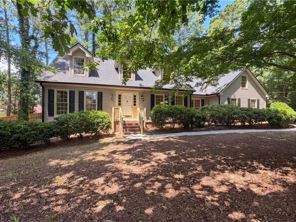 4379 Inns Brook Dr, Snellville, GA 30039