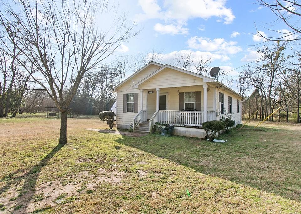1st image of 100 Oak Grove Dr