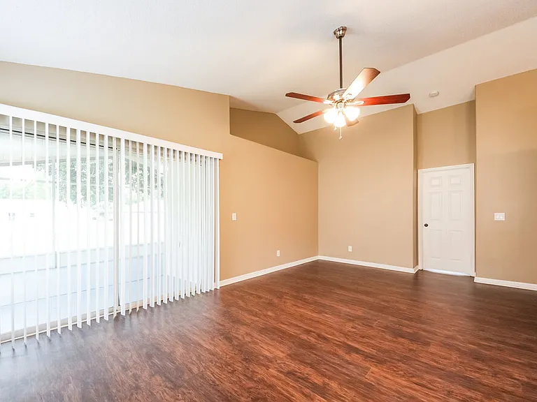13918 Valleybrooke Ln — Photo 3