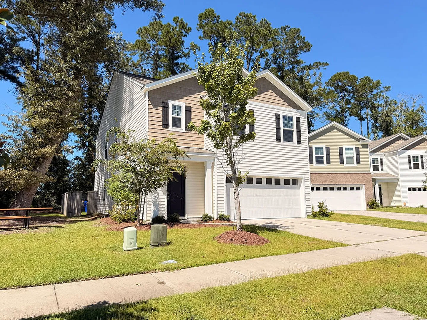 Available now. Great 5 BR/3 BA Home in Grand Bees! — Photo 2