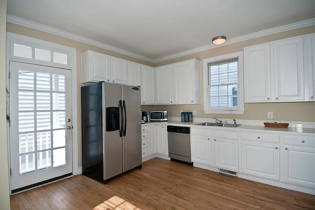 4 bed, 3.5 bath, 1800 sqft, $7,400 — Photo 3