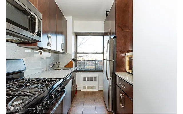 Sold by Douglas Elliman | media 24