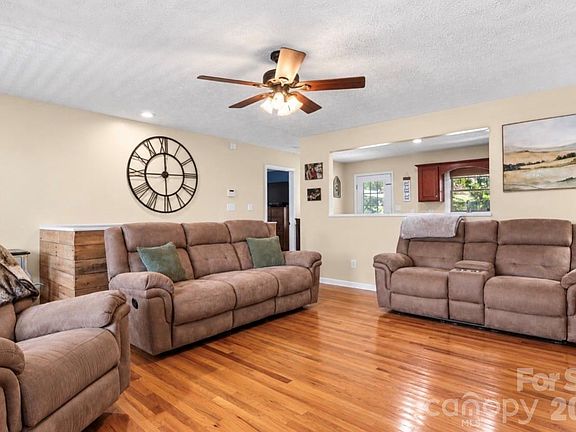4th image of 3209 Timothy Ln