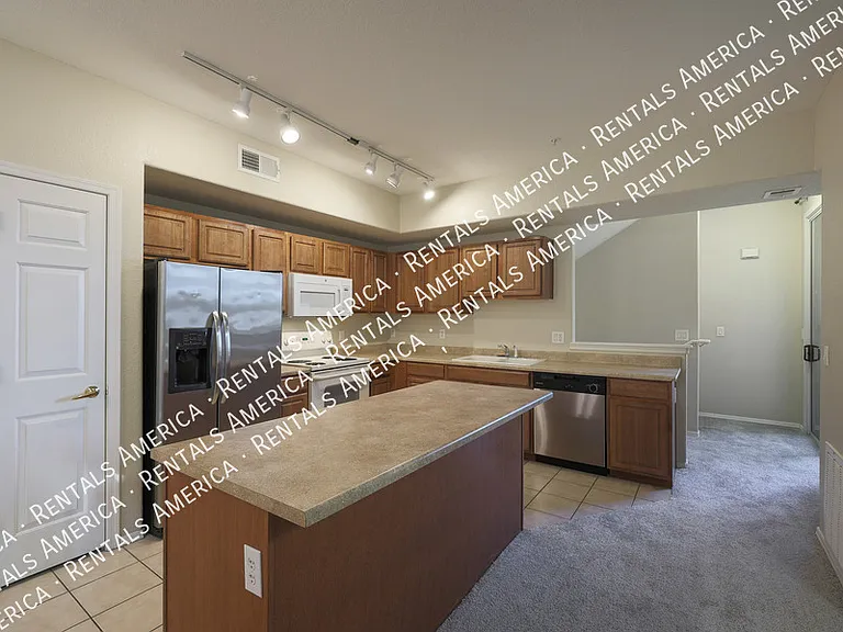 18250 N Cave Creek Rd #202 — Photo 4