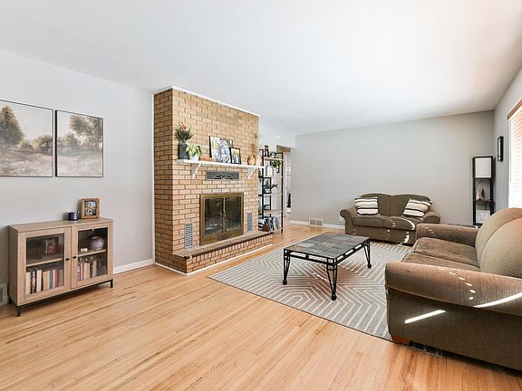 5th image of 320 22nd Ave S