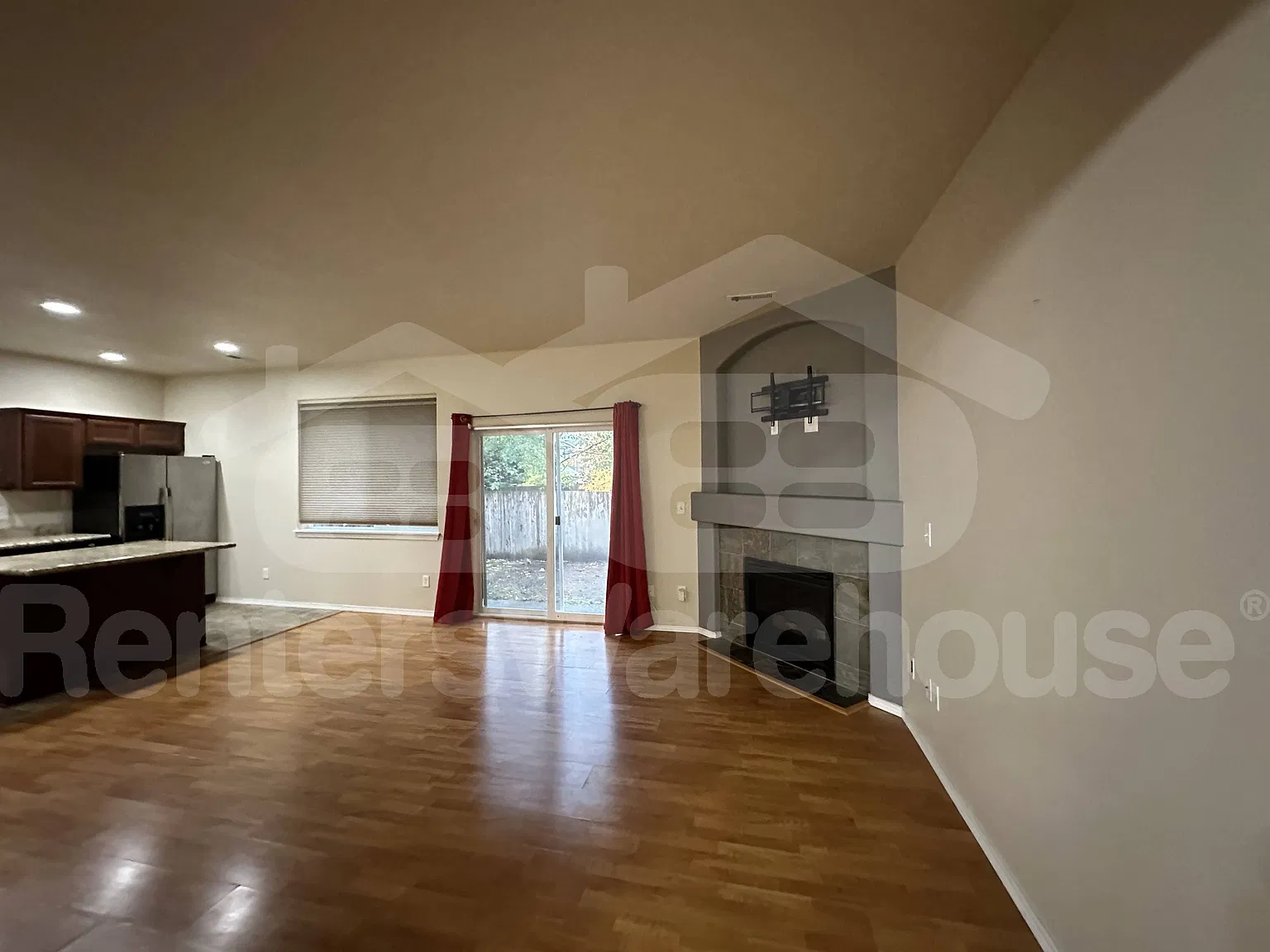 Spacious Home Available 12/1 — Photo 3
