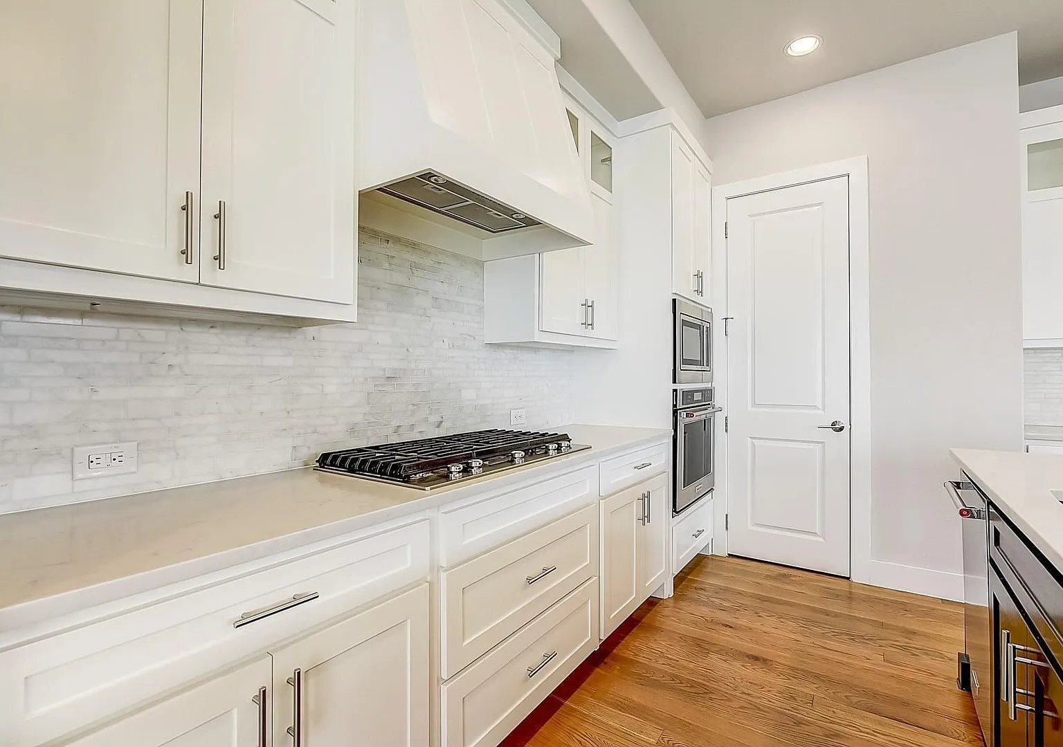3 bed, 3.5 bath, 2802 sqft, $3,400 — Photo 4